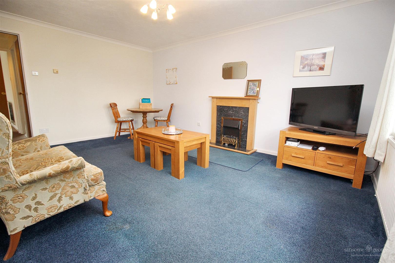 2 bed property in Condor Close, Reading